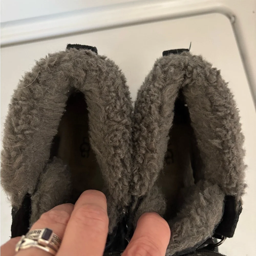 UGG Bodie Booties Black Gray Shearling Fur Lace Up Boots Suede Size 8.5